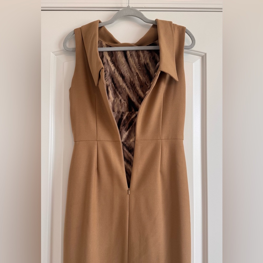 Donna Ricco Size 4 Tan Sleeveless, Lined Dress.  Sleek, pencil style. - Picture 6 of 7